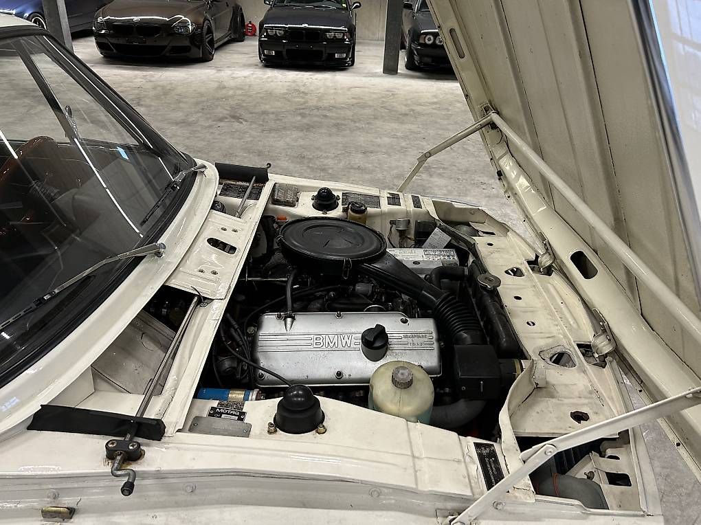 Autos: BMW 2002 E10 Automatik mit runden Heckleuchten – D'occasion à Alpnach Dorf par inf_56t7 4