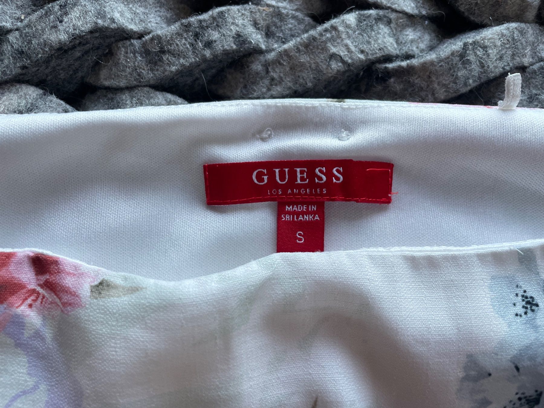 Guess Camicette: Guess Bluse Grösse S Blumenmuster + gratis Jeans – Usato da Coldrerio venduto da Theres2004 3