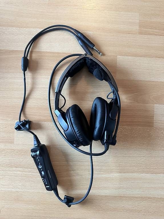 Kopfhörer: Bose A20 Bluetooth  defekt – Defekt aus Triesenberg von flatheadrider