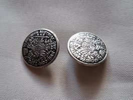 2 Knöpfe Metall, Durchmesser 22 mm.