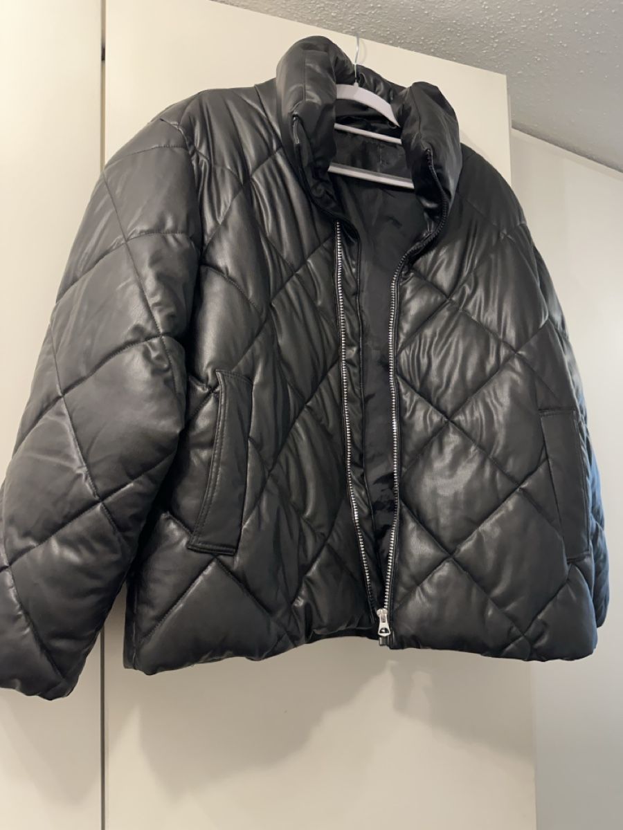 Giacche: Steppjacke Kunstleder schwarz Grösse M neuwertig – Nuovo (secondo la descrizione) da Dietikon venduto da vithya88 1