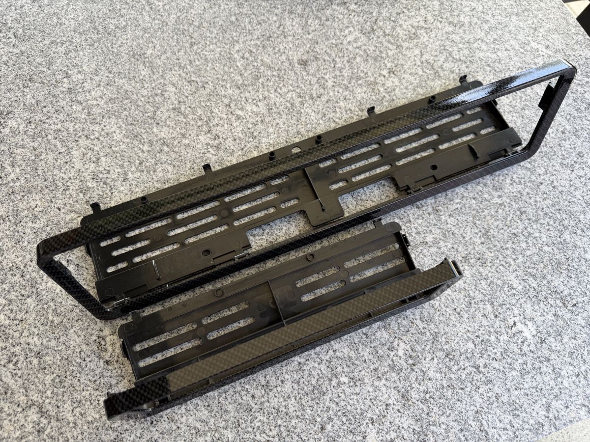 Alle Autoersatzteile: SwissKlick Wechselschild-Halter Carbon – Gebraucht aus Seedorf BE von Q-OTTO8 3