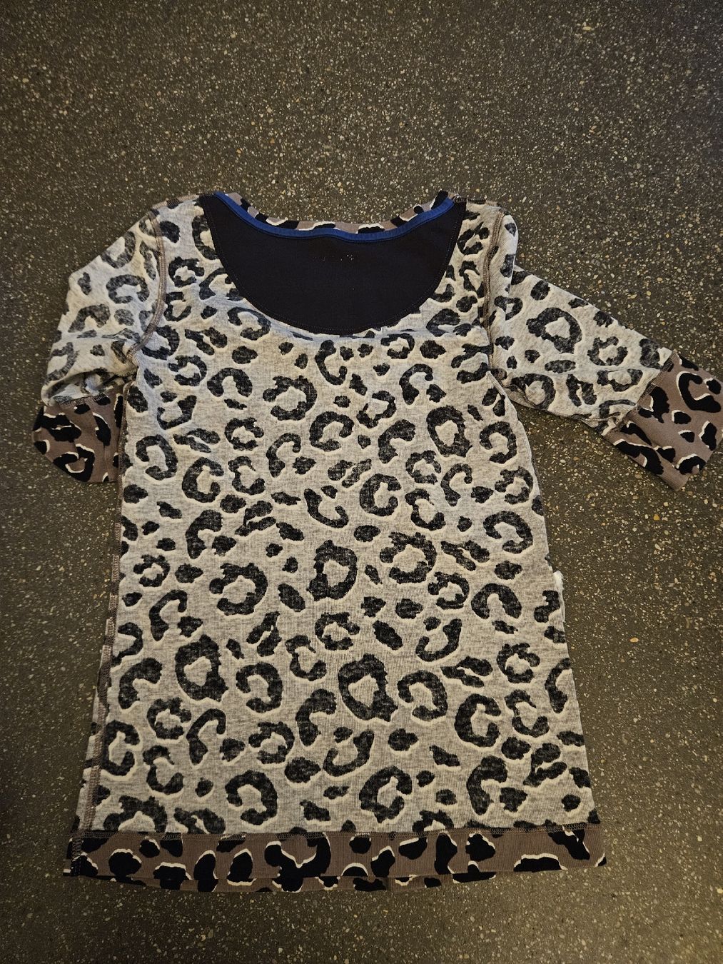 Marc Cain T-shirt: Leo Print Oberteil 3/4 Ärmel Marc Cain  – Nuovo (secondo la descrizione) da Anwil venduto da tamoos 6