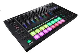Roland MC-707 Groovebox