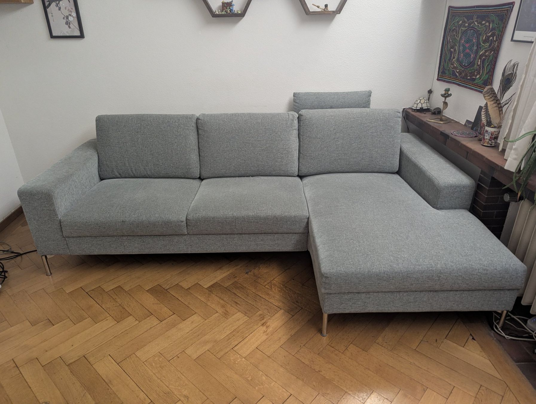 Pfister Divani: Elegantes graues Sofa von Pfister – Usato da Zürich venduto da iselluanaquarium