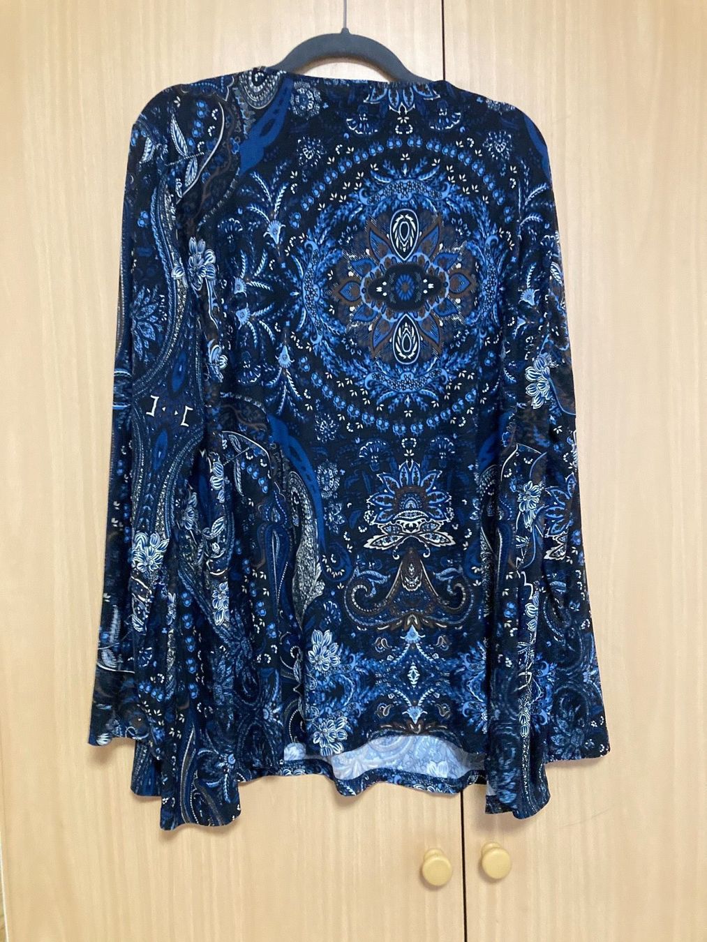 Tops: 2x Buntes Langarm Top Gr. XXL – Gebraucht aus Thun von Vans_98 1