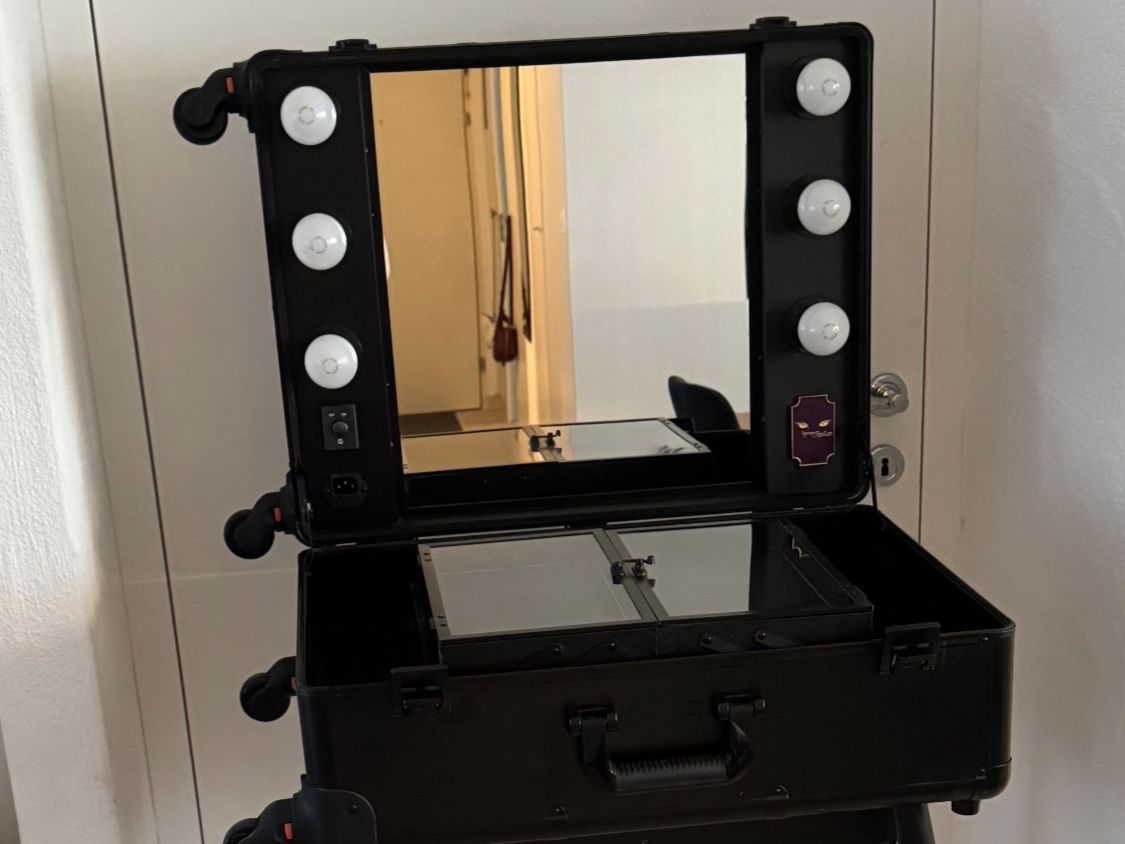Friseureinrichtung: Profi Make-Up-Koffer mit Licht – Gebraucht aus Glattfelden von sdn_5430 8
