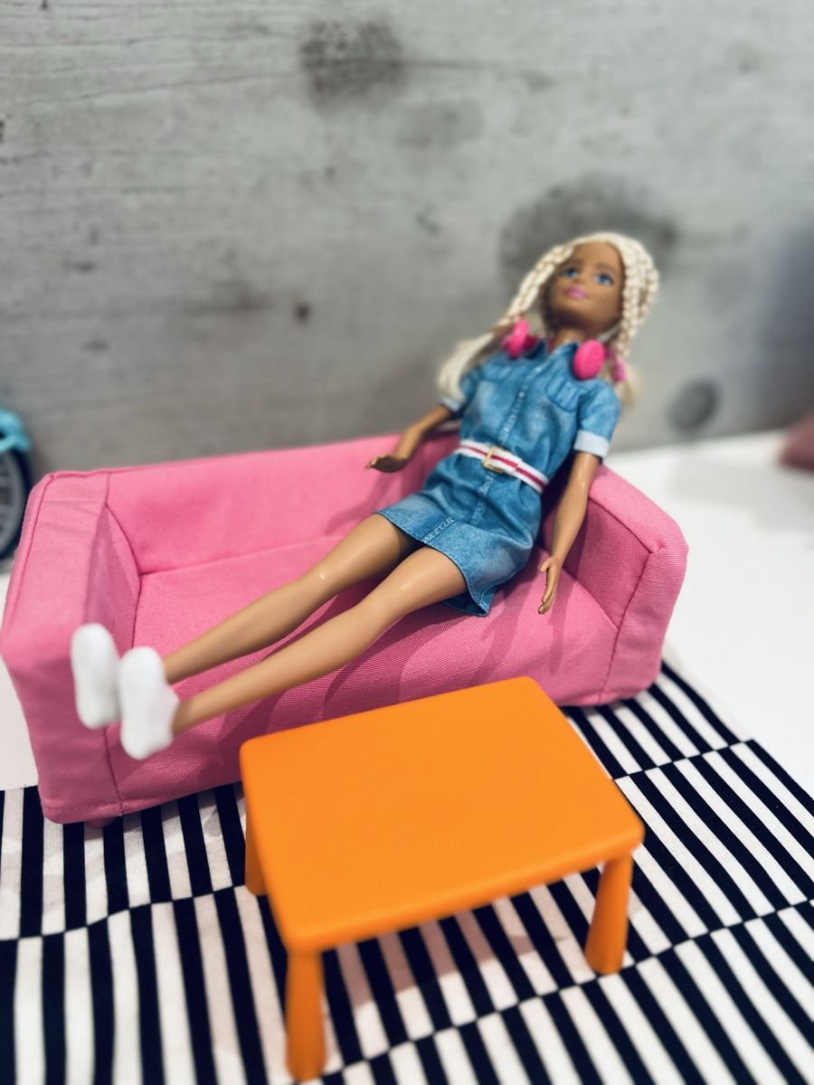 Spielzeuge: Barbie Set, Cabriolet und Wohnzimmer, Kleider – Gebraucht aus Küsnacht ZH von Studjus 9