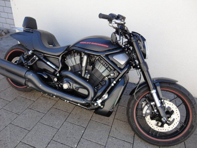 Harley-Davidson Chopper: Harley Davidson VRSCDX Night Rod Neuwertig – Gebraucht aus Brittnau von Tulile
