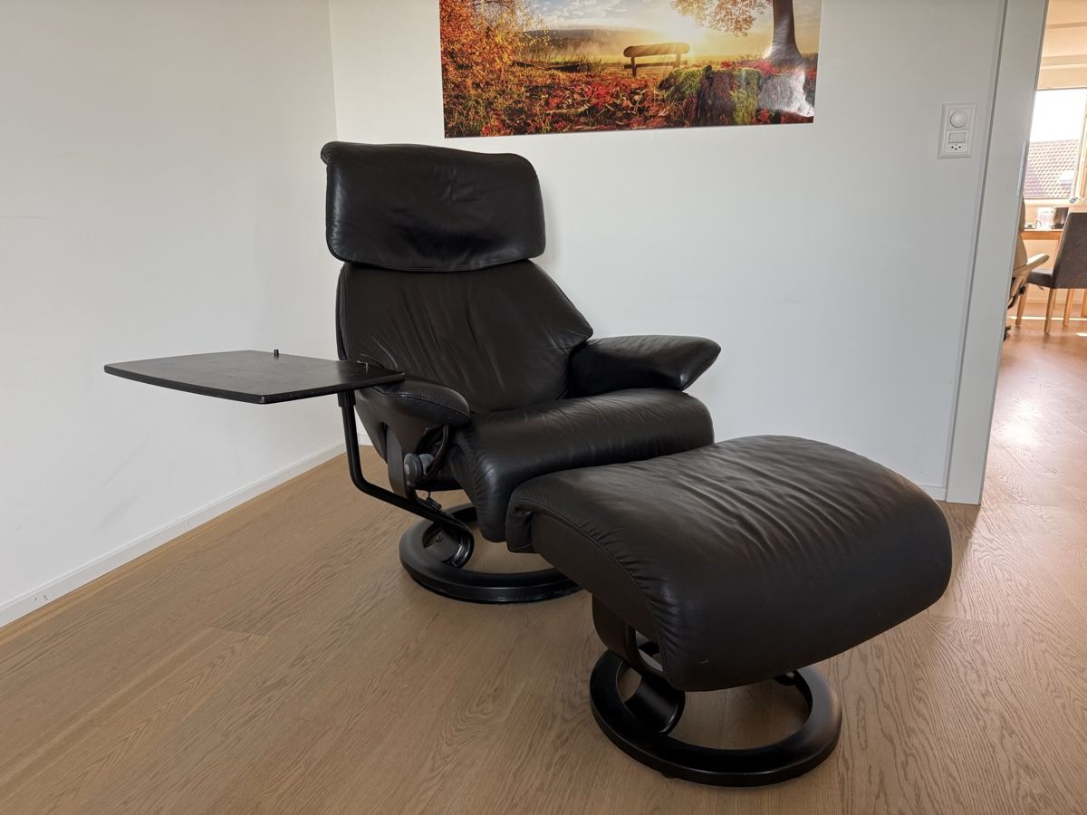 Stressless Poltrone: Stressless-Sessel mit Hocker – Usato da Bern venduto da John1332