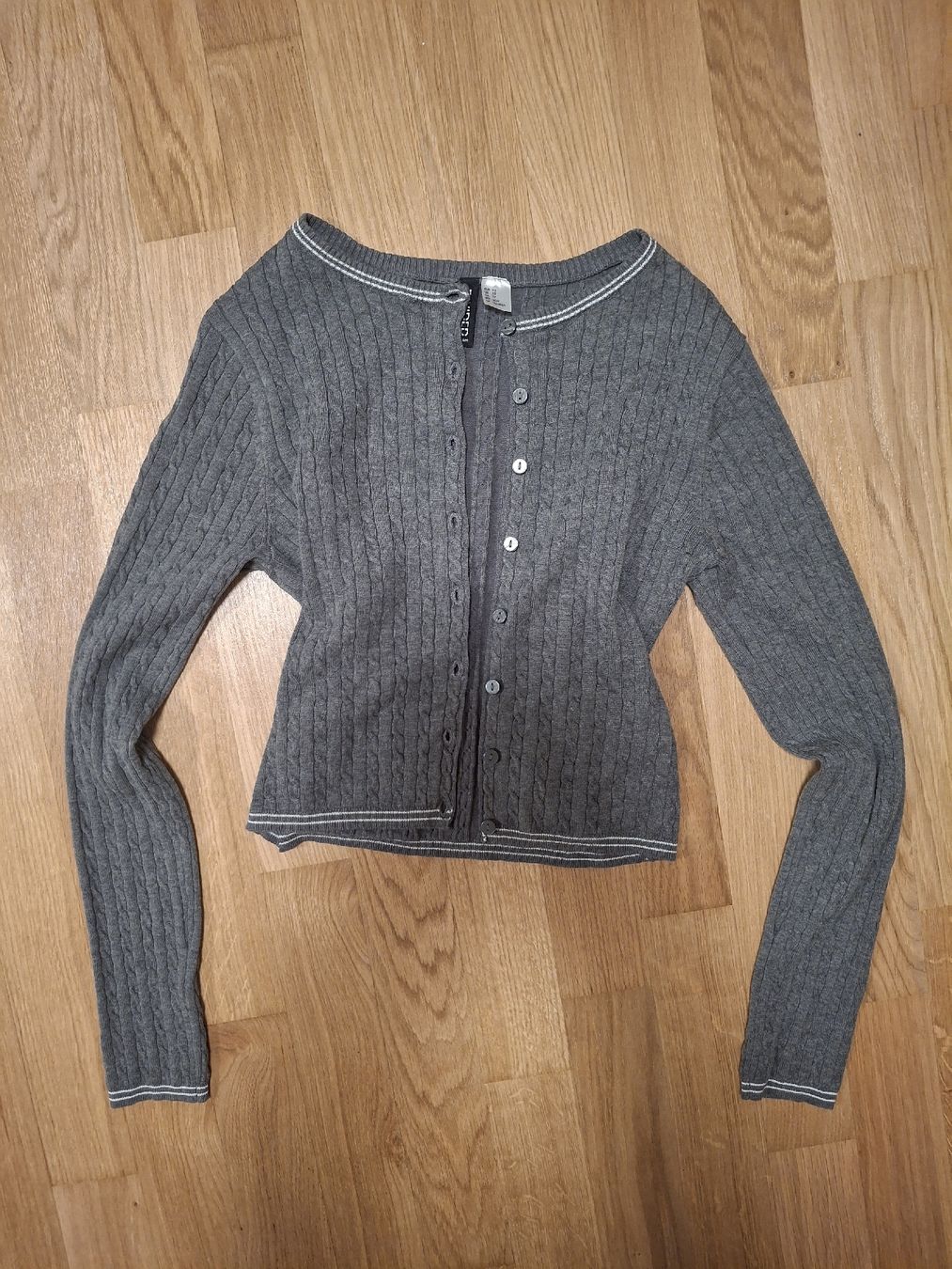 H&M Maglioni & Felpe: H&M Divided Strickjacke, Grau, Gr. XS – Usato da Glattpark(Opfikon) venduto da Beckf0rd