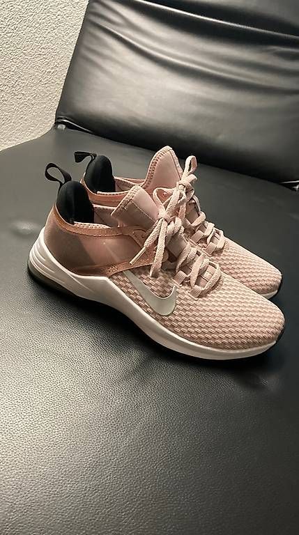 Scarpe da donna: Nike Air Sneaker Grösse EUR 38.5 – Usato da Merenschwand venduto da Agoppel