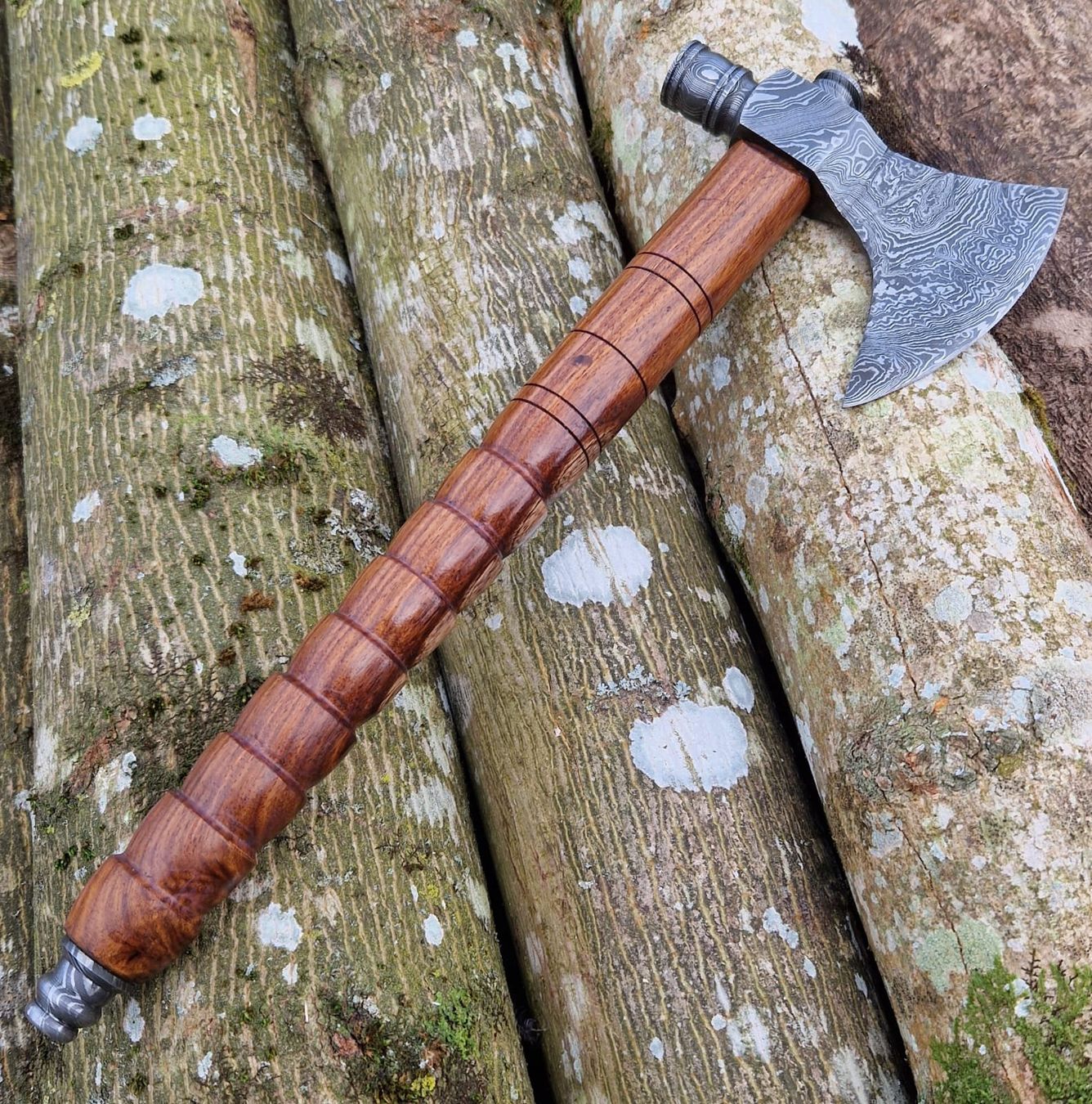 Militärmesser: Tomahawk Damast – Neu und originalverpackt aus Dorf von Messer-Schweiz 1