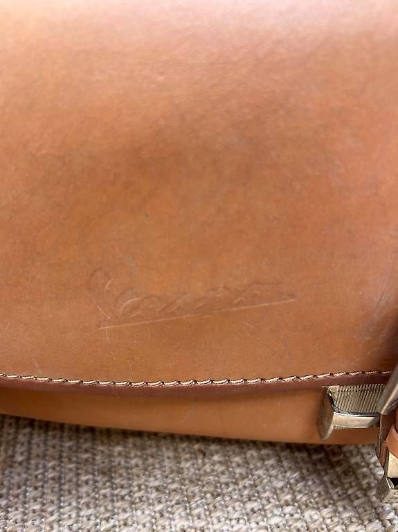 Valigie: Original Vespa Leather Case – Usato da Zürich venduto da patriziaperlini 3