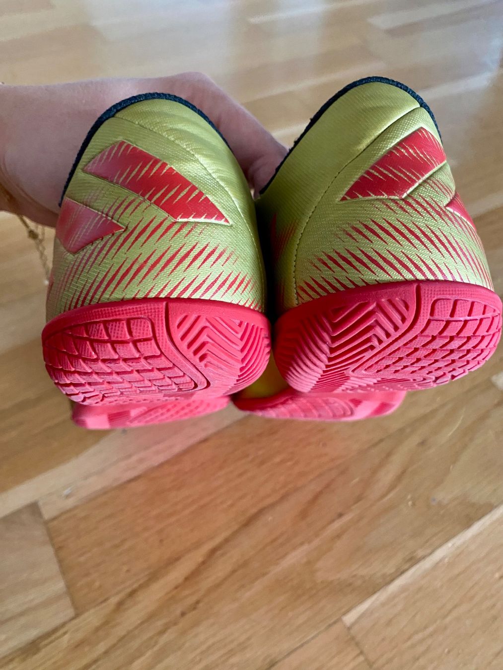 Adidas Scarpe per ragazzi: Adidas Kinder Hallenschuhe (Gr.35.5) – Usato da Unterseen venduto da ice_wc8z 2
