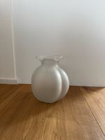 Blumenvase (Milchglas) günstig abzugeben