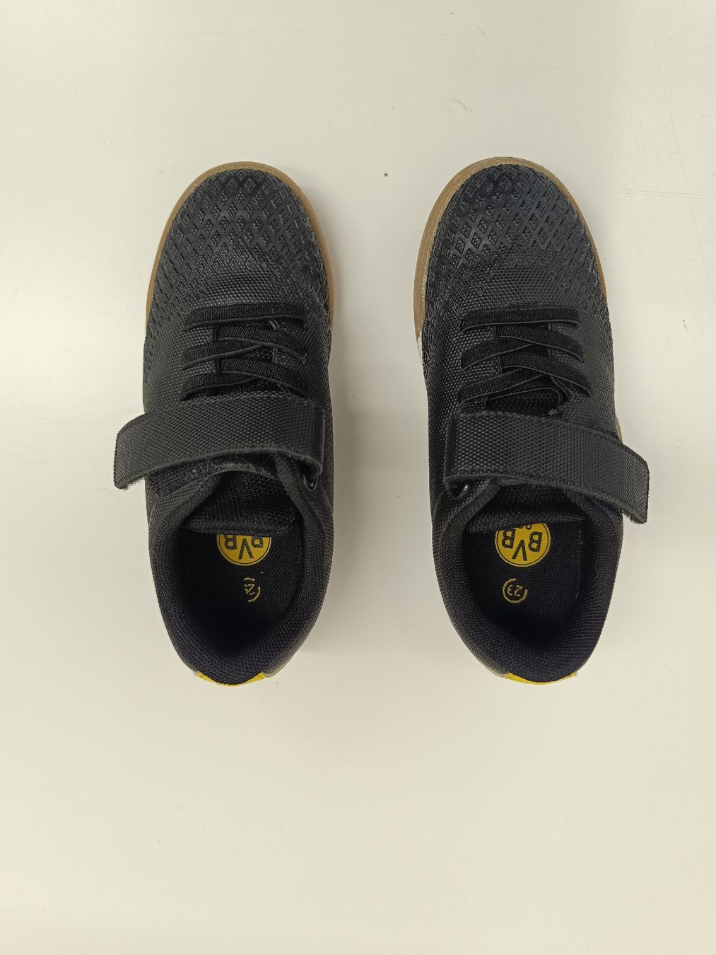 Scarpe per ragazzi: BVB Hallenschuhe Gr. 29 – Usato da Ehrendingen venduto da Cheronimo2 1
