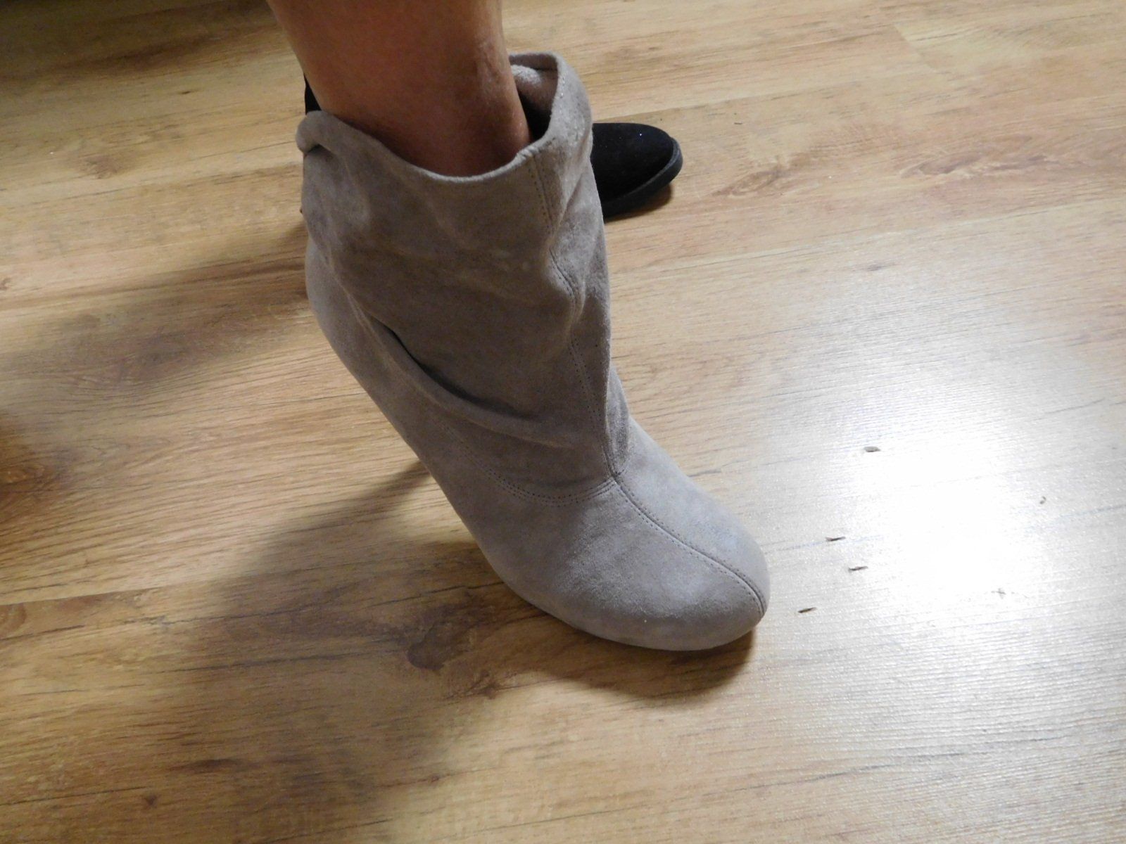 Damenschuhe: MODISCHE Echt Leder STIEFELETTE Gr.37 hellgrau BOOTS – Neu (gemäss Beschreibung) aus Holziken von Rupe 1