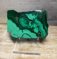 Malachit Scheibe auf Acrylstand 200g