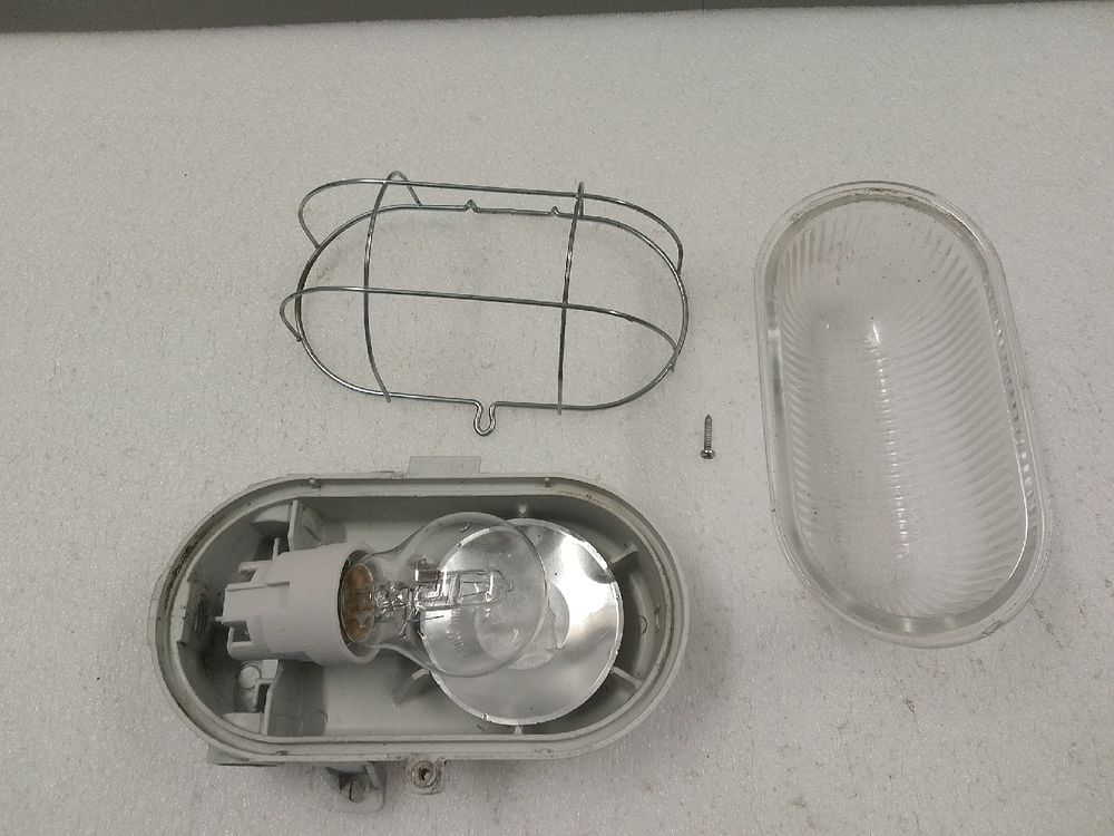 Lampen:  Aussenleuchte mit Schutzkorb IP44 – Gebraucht aus Trubschachen von Caddy8 5