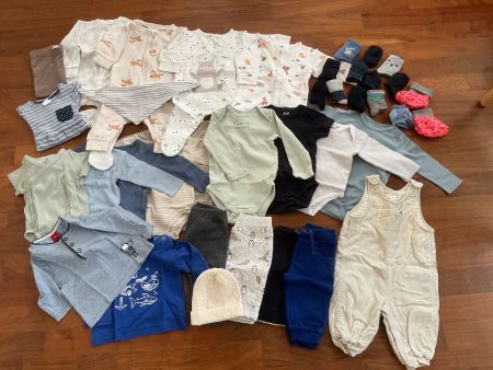 RIESIGES  BABYKLEIDER - SET,  Gr. 62/68,  neuwertig,  37-tlg