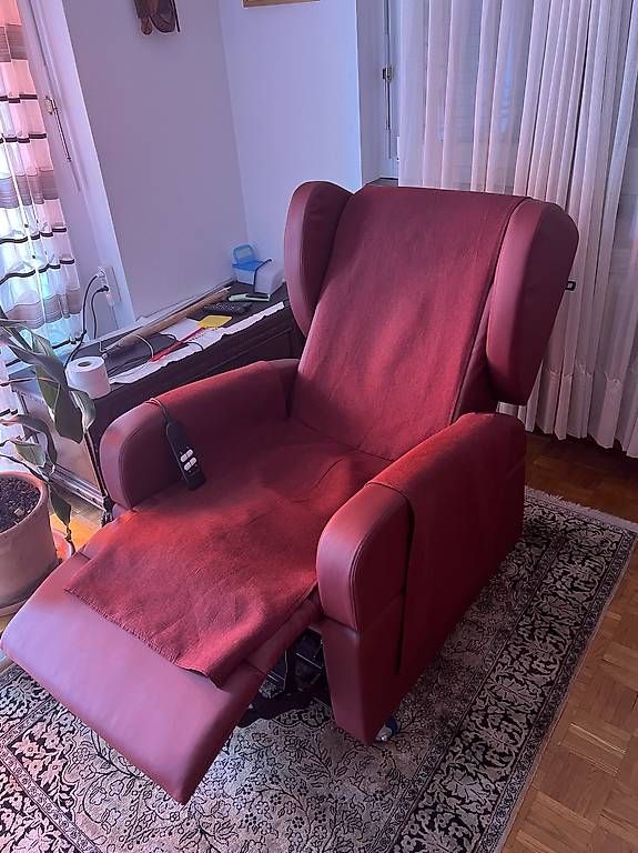 Poltrone: Poltrona alzapersone con rotelle . – Usato da Massagno venduto da lin_f6l5 2