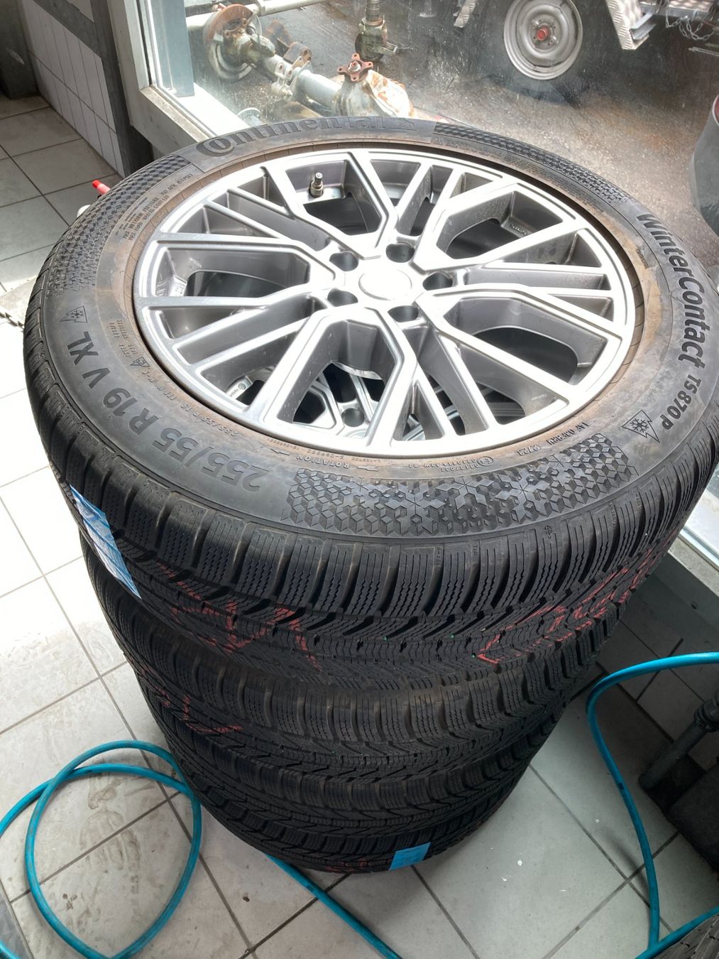 Audi Pneumatici & Ruote complete: 255/55R19 Winterräder Audi e-tron – Usato da Cham venduto da WB2223
