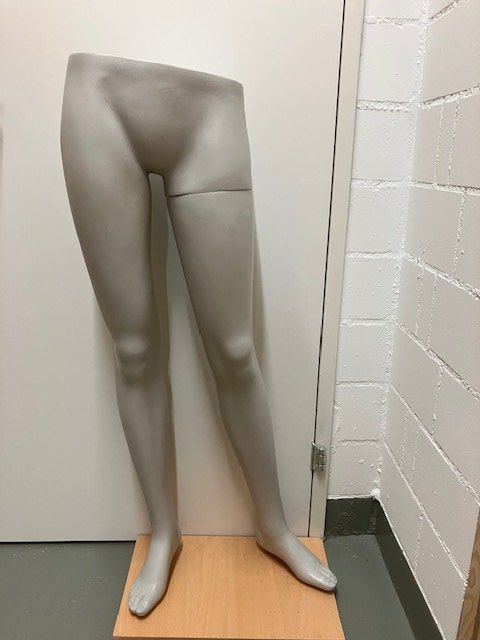 Altro in Decorazioni & Accessori: Schaufensterpuppe Beine grau – Usato da Ehrendingen venduto da Silberpudel 1