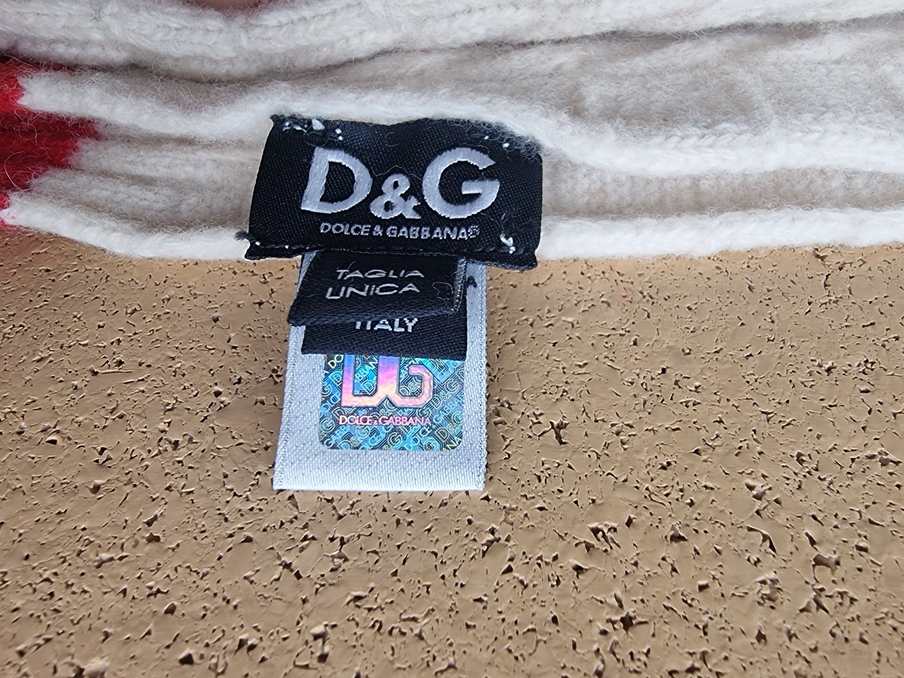 Dolce & Gabbana Foulard & Sciarpe: Echarpe d’enfant Dolce&Gabbana – Usato da St-Gingolph venduto da GoldenKeys 2