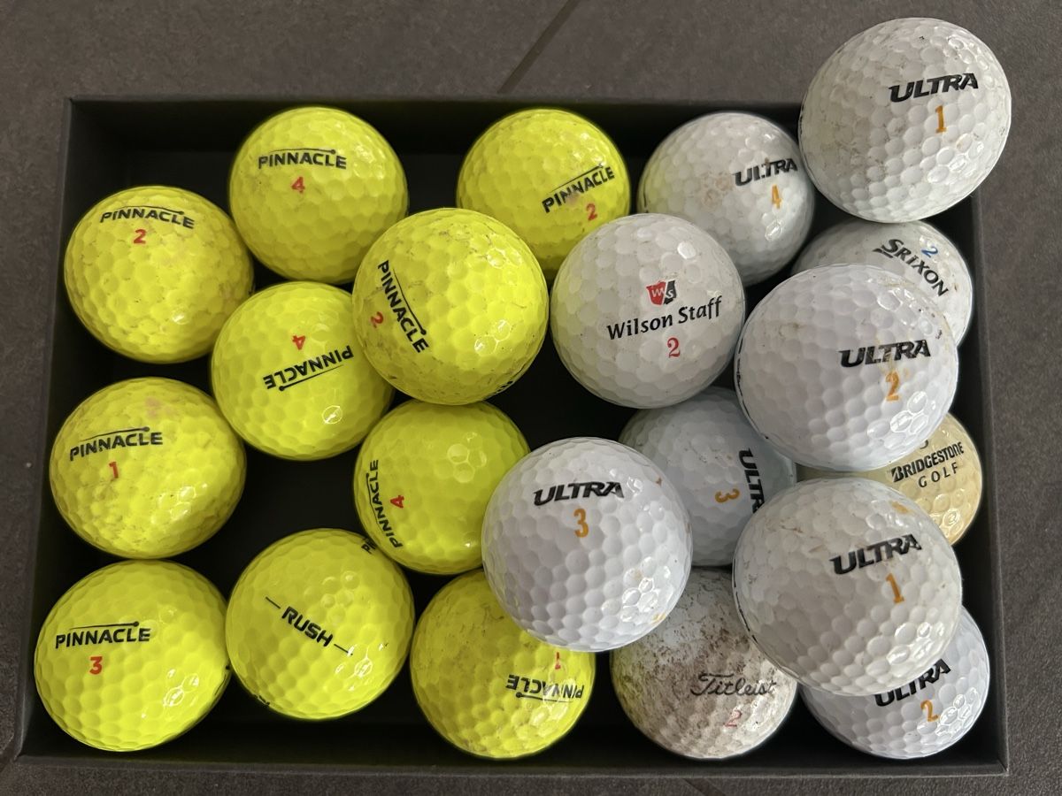 Mazze & Set: Minigolf Schläger 3 Stück mit diversen Bällen – Usato da Suhr venduto da Clazas 6
