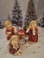MUSIZIERENDE ENGELI MIT WEIHNACHTSKUGEL AM MESSINGSTÄNDERLI