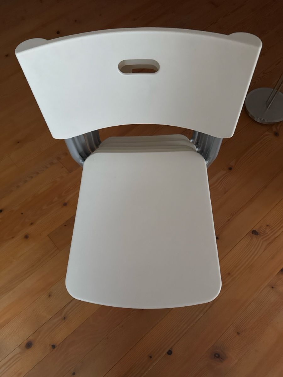 Ikea Stühle: Ikea Plastikstühle 6 Stück stapelbar.  – Gebraucht aus Dürnten von Torquay