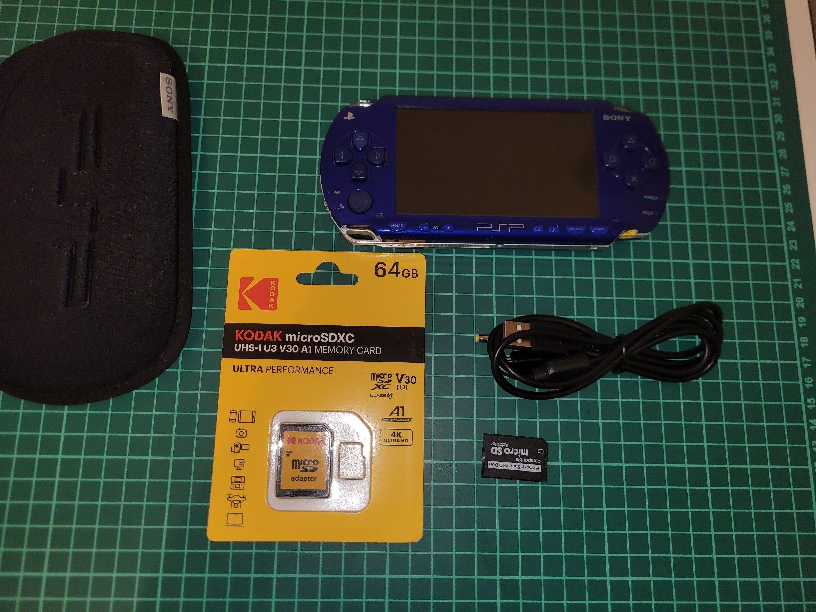 Sony Konsolen: Sony PSP Blue with 64GB Memory Card – Gebraucht aus Meyrin von Retro-GZ