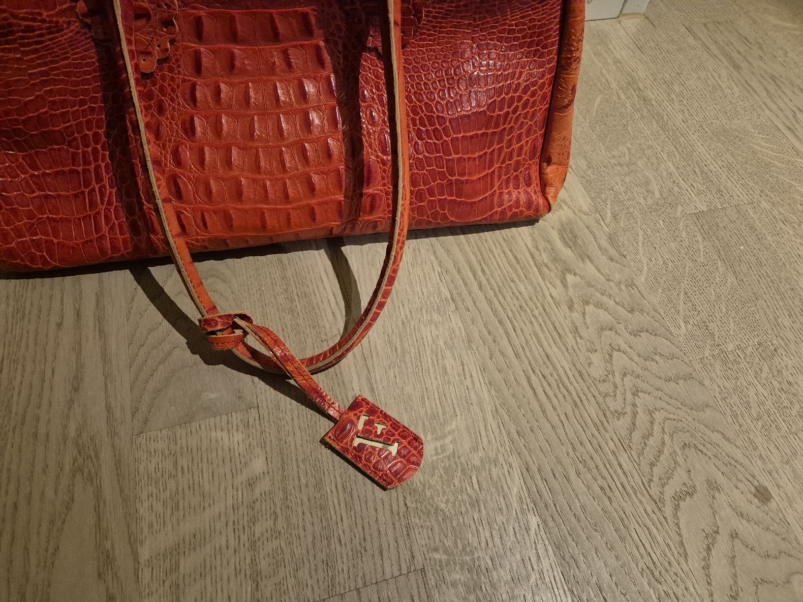 Taschen für Damen: Rote Furla Handtasche – Gebraucht aus Wettswil von Madsor 2