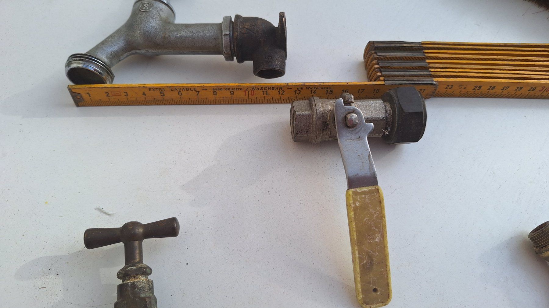 Armaturen: div. alte Wasserhähne, teils Messing – Gebraucht aus Arlesheim von shopradl 4