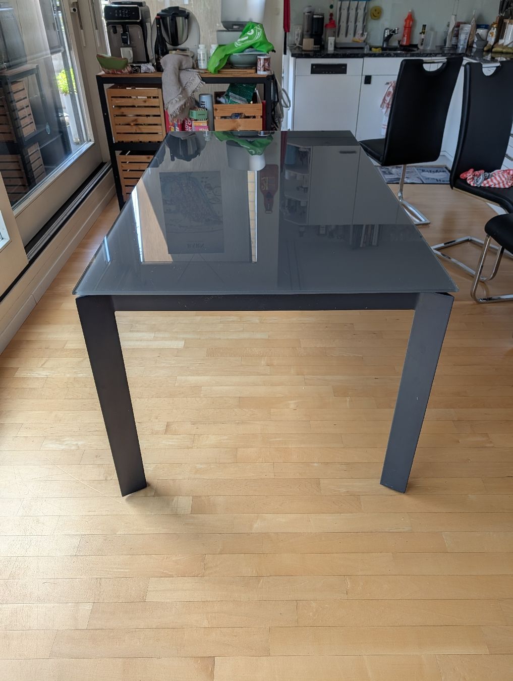 Pfister Tavoli: Eleganter Esstisch mit Glasplatte, Anthrazit/Schwarz – Usato da Worb venduto da kunz1992 2