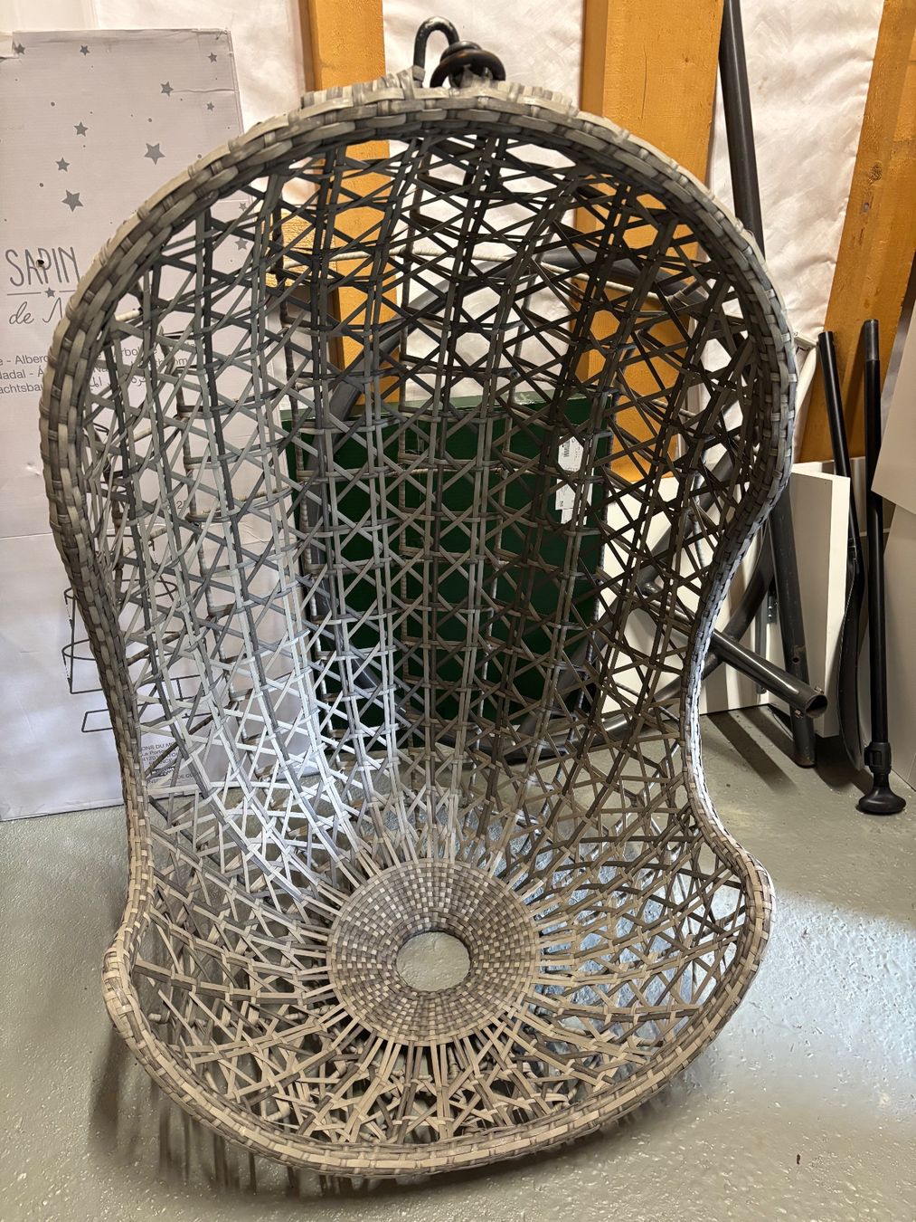 Poltrone pensili da giardino: Hängesessel mit Ständer – Usato da Sierre venduto da miimyculous 1