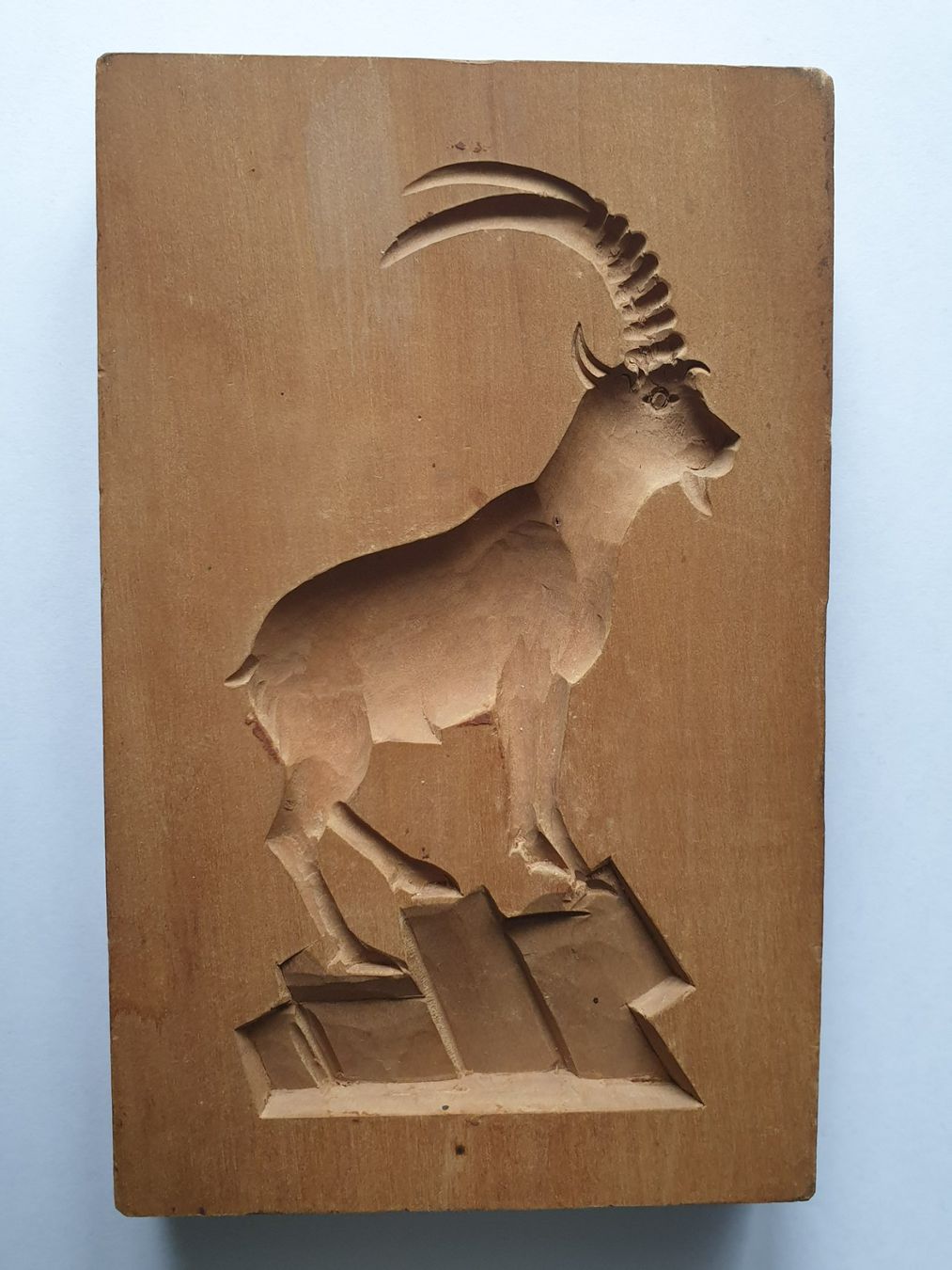 Teglie da forno: Alter Holzmodel Biberform Steinbock geschnitzt Holz – Usato da Mörschwil venduto da spirspi