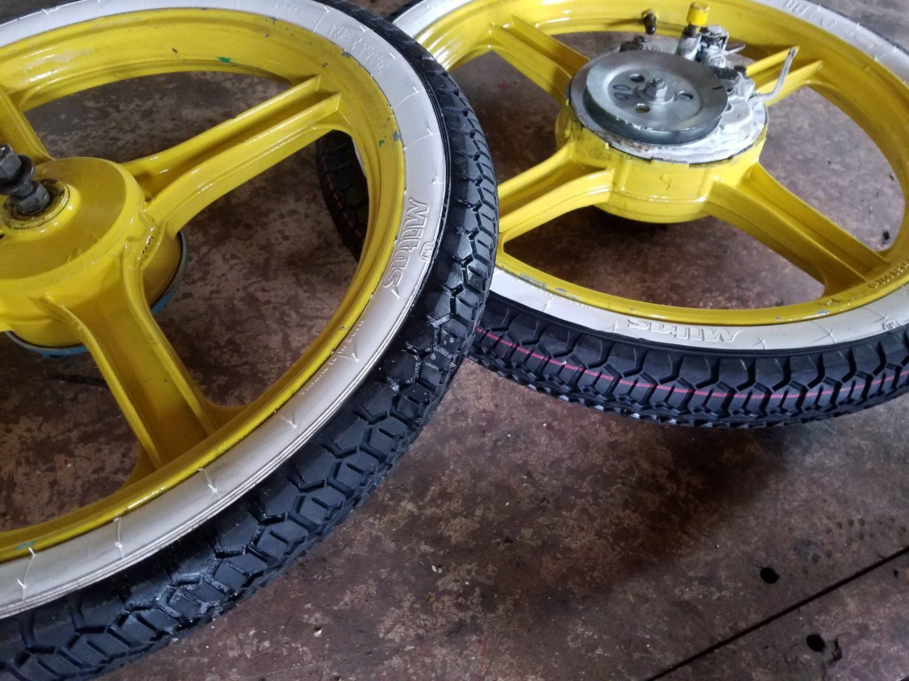 Parti ricambio per ciclomotori: Piaggio Felgen mit allem – Usato da Fulenbach venduto da Elektronik 1