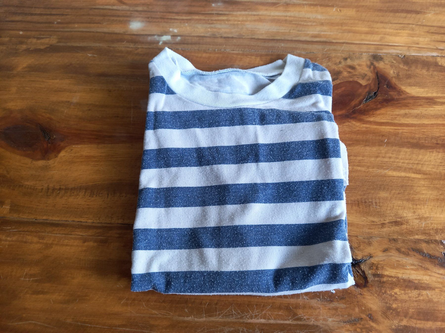 Hemden, T-Shirts & Polos: T-shirt rayé bleu blanc – Gebraucht aus Lausanne von KUNKI-DESTOCK 2