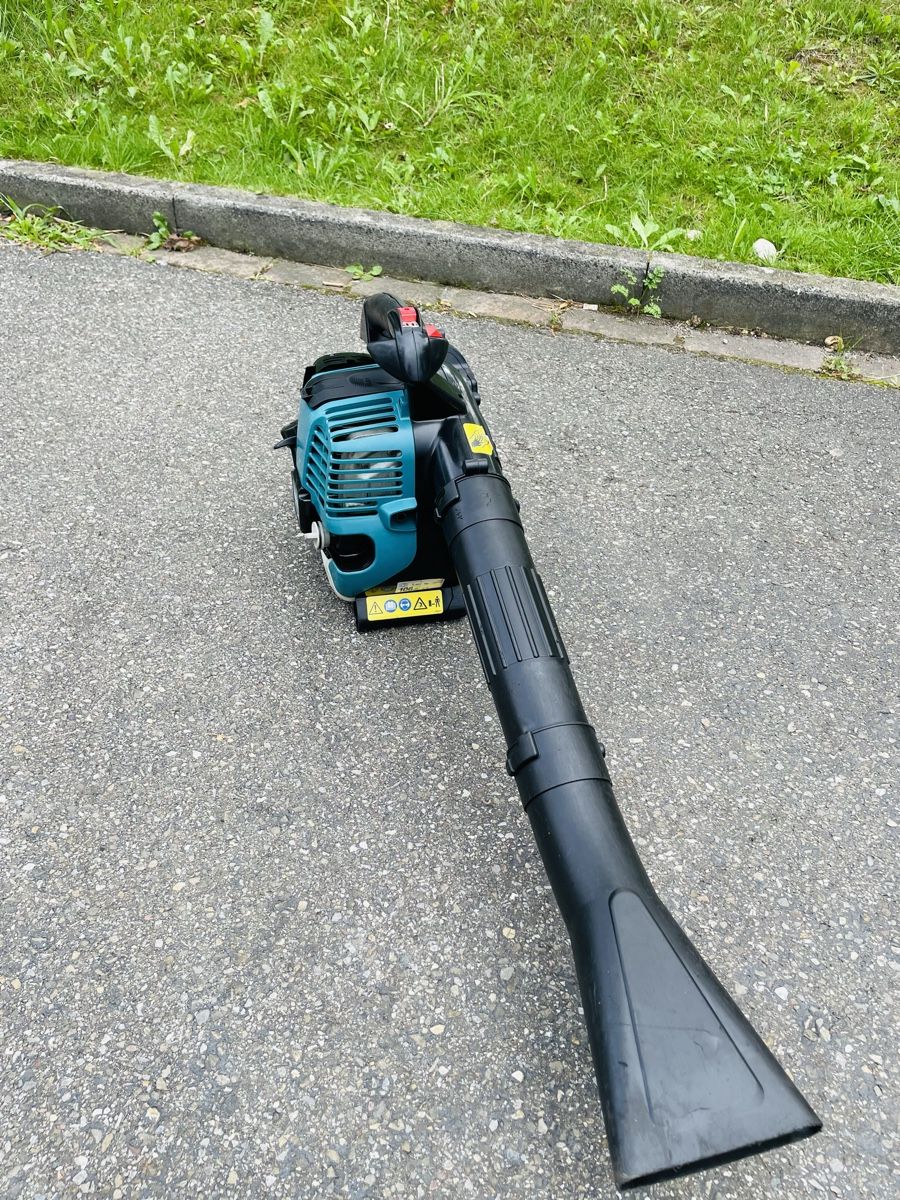 Makita Soffiatori & Aspiratori per foglie: Laubbläser Makita 4 Takt – Usato da Würenlos venduto da Shop_Shop 1