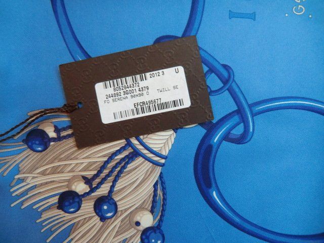 Gucci Foulard & Sciarpe: Foulard GUCCI  "SERENA" 2012 – Usato da Zürich venduto da Libraco 2