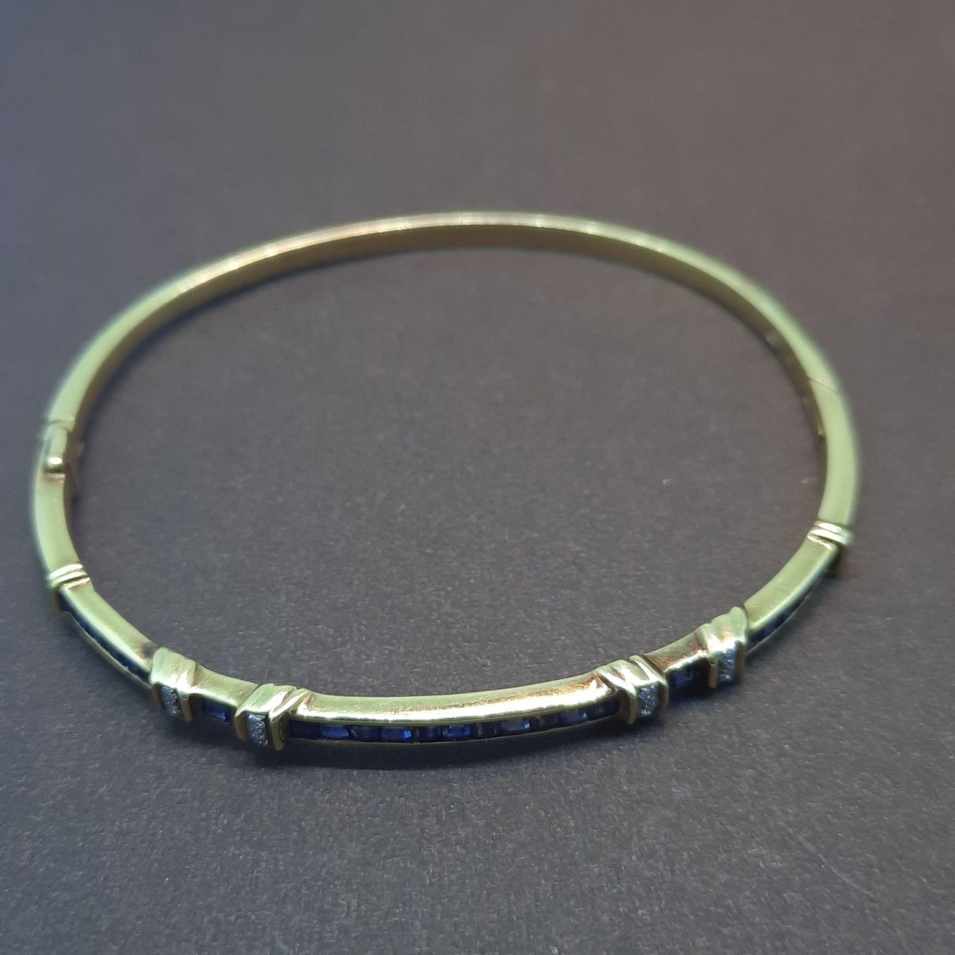Bracciali & Braccialetti: Goldarmband mit erstklassigen Edelsteinen – Usato da Unterägeri venduto da Altgoldschmuck 4