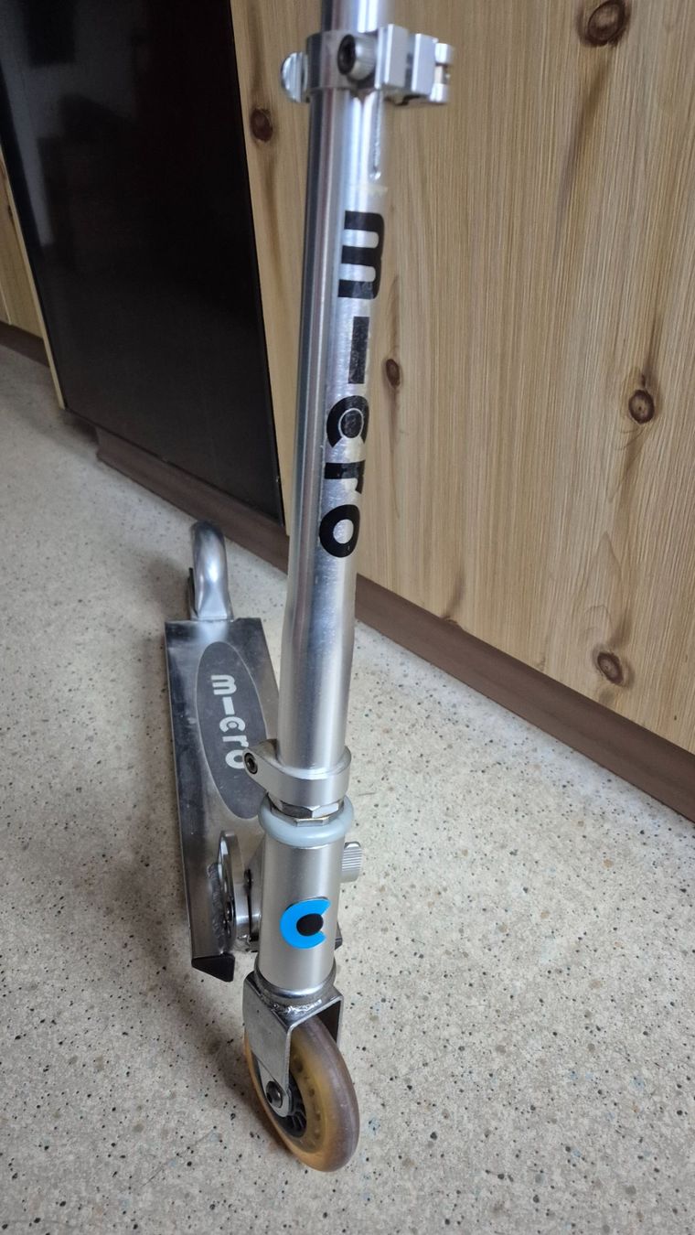 Micro Kickboard: MICRO Scooter – D'occasion à Ins par Tschoertsch
