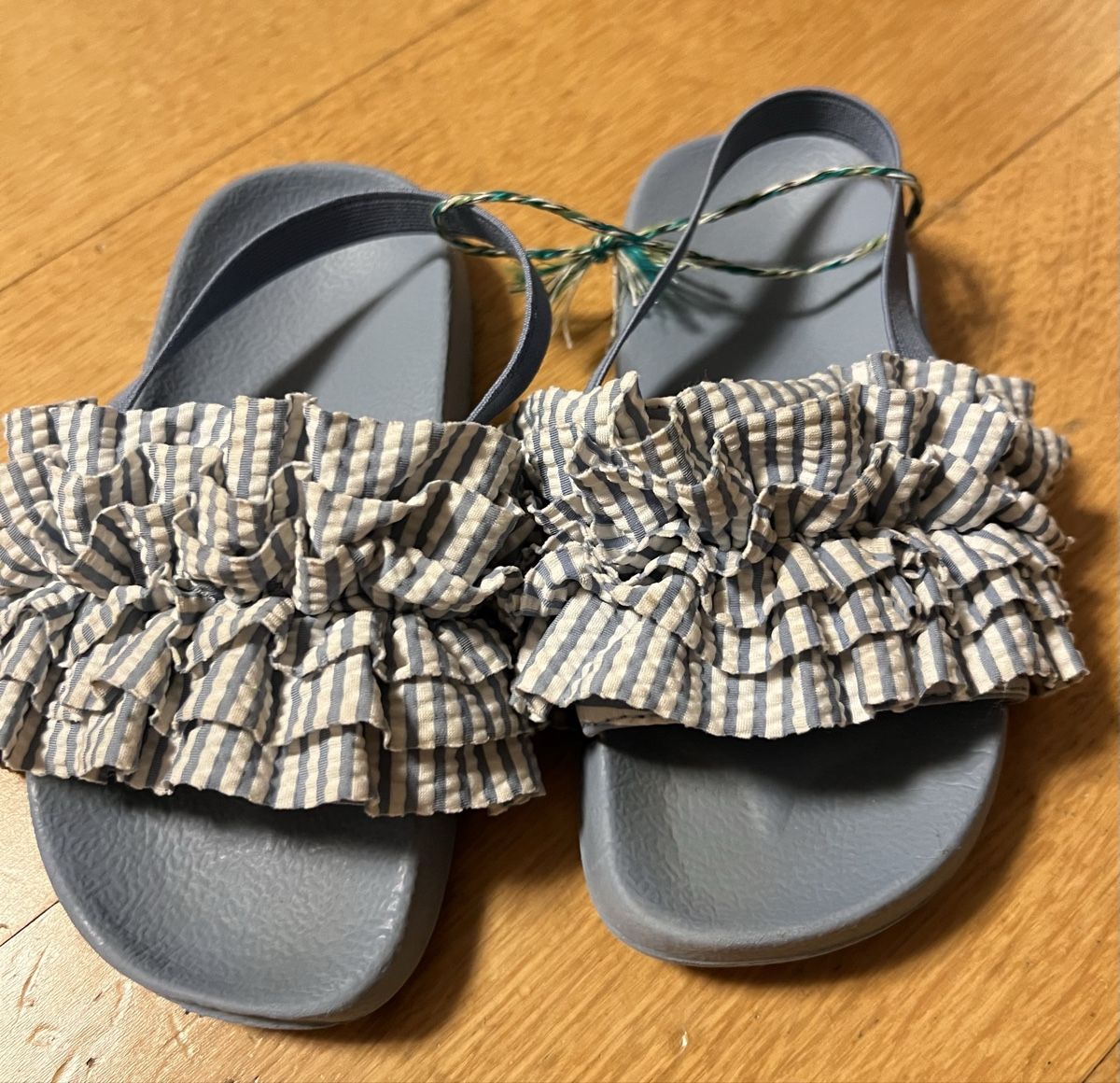 H&M Schuhe für Mädchen: Badesandalen Blau Mädchen 26/27 H&M – Gebraucht aus Zollikerberg von Huglina