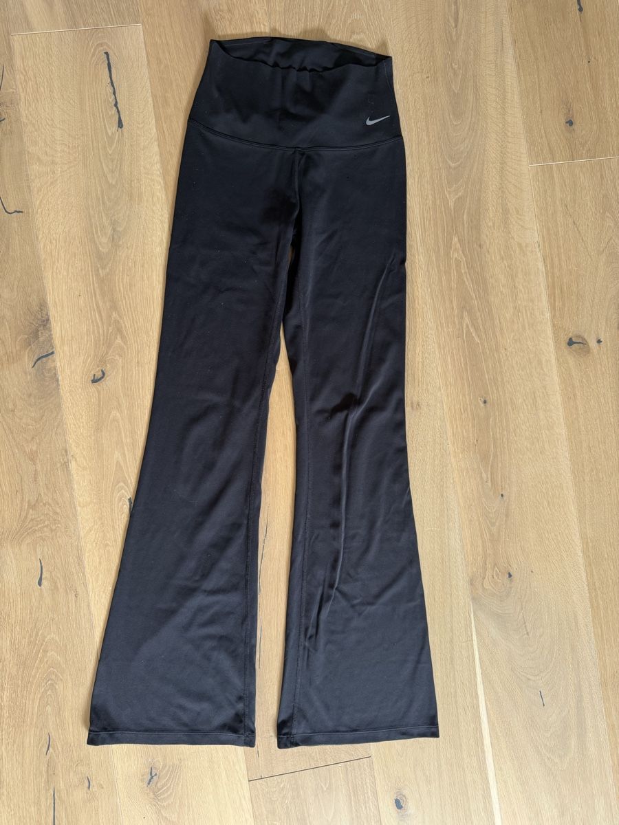 Nike Leggings: Nike - flare leggins – Neuf (Voir description) à Zürich par jul_5t9s 1