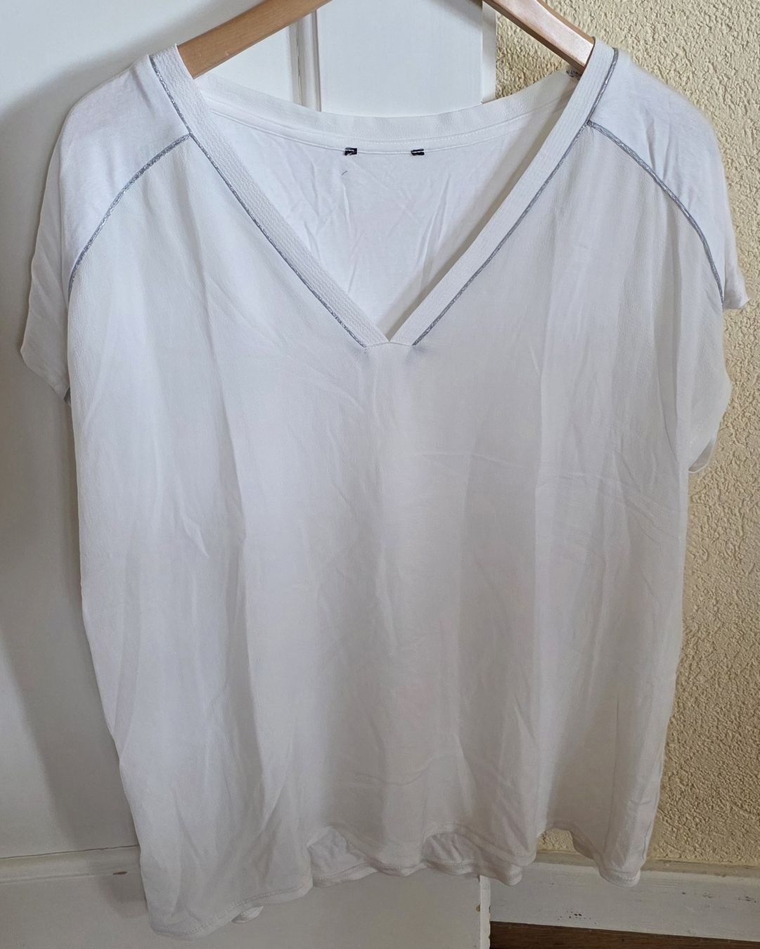 T-shirt: Top /Tshirt Blanc L – Usato da Yverdon-les-Bains venduto da van_dq65