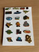 Konvolut von Pins und Anstecknadeln, diverse Motive