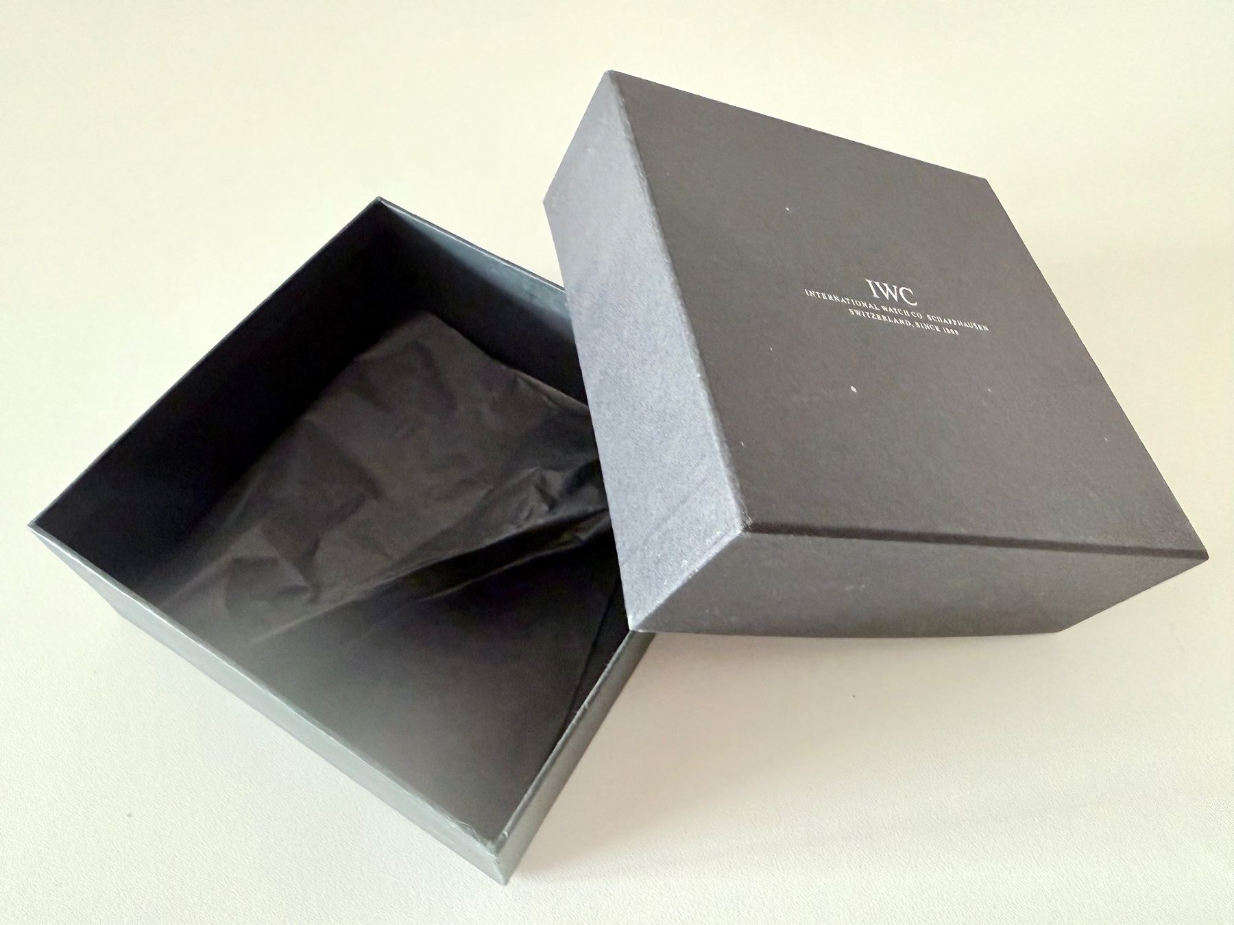 IWC Orologi: IWC original black cardboard box for accessories – Usato da Mont-sur-Lausanne venduto da vmi_ym5l 1
