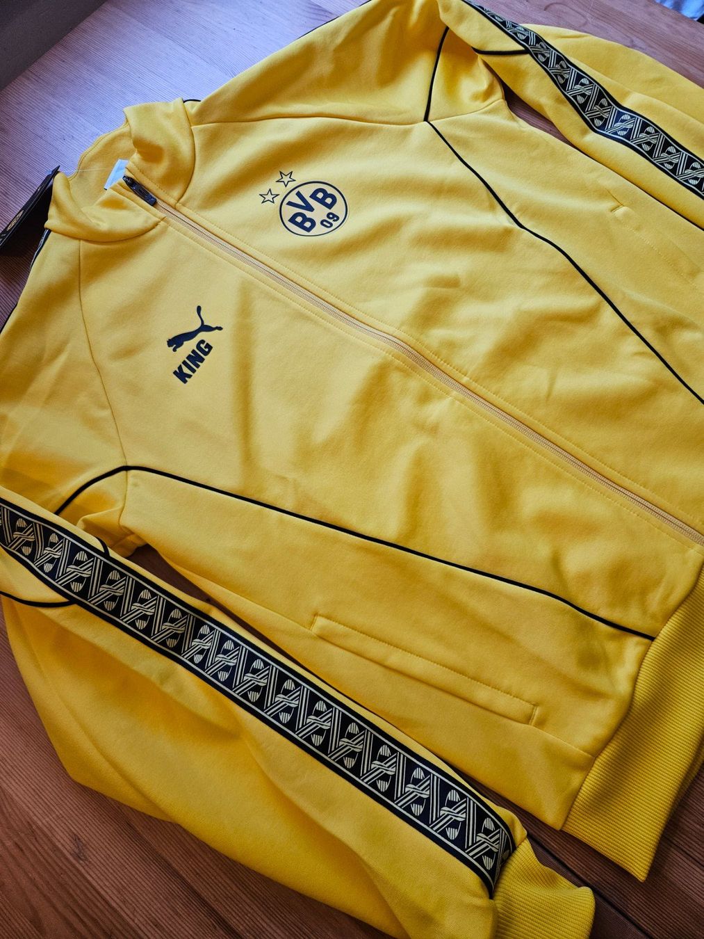Puma Leibchen & Hosen: Borussia Dortmund Jacke NEU Puma Grösse M BVB – Neu (gemäss Beschreibung) aus Hägglingen von United-Village-Trade 2